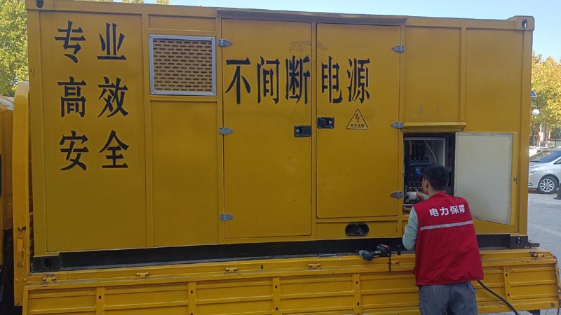 桃山柴油发电机组和UPS电源配合使用时，如何避免切换过程中的电力中断？